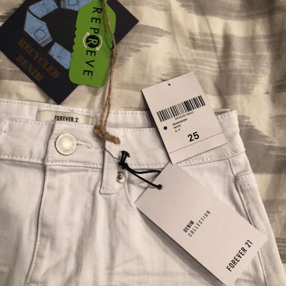 NWT Forever 21 white denim shorts size US 25 - Picture 3 of 4